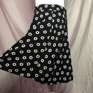 SIZE 12 H&M Black and White Daisy Skirt!